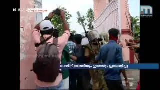 ABVP-SFI clash in front of MG College | Mathrubhumi News