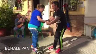 Alba Chica Latina en Patinete