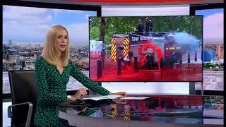 Extinction Rebellion target the treasury (42) (UK) - BBC London News - 3rd October 2019
