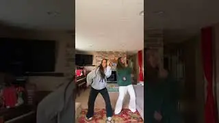 Oh I think they like us #dontbeboring❤️💜💚 #hitthequan #throwback #familytime #oregoncheck