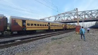 12129 Departing Champa junction Ajad hind express SECR Railway zone Pune to Howrah #railfam #train 