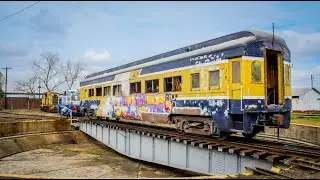 Invirtiendo coche de tren dormitorio en la tornamesa de Talca para ser restaurado. (Coche ES-50)