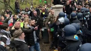 Checkarell - Polizei beendet Corona-Demo in Berlin