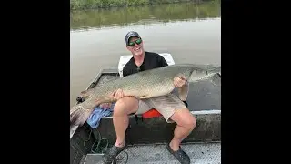 Landing a MONSTER 150 pound class alligator gar
