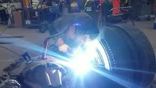 Weld repair on cracked axle housing