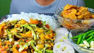 MYANMAR TEA LEAF SALAD AND CURRIED VEGETARIAN MEAT ARE DELICIOUS.