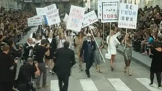 Lagerfeld stages faux street protest for Paris fashion show - le mag