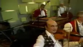 HAN REIZIGER IN MUZIEK ORKEST TATA MIRANDO EN ARMANDO.PART 2,