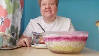 # mukbang #мукбангроссия #еда #food #селёдка под шубой и котлеточки домашние