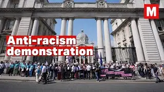Hundreds gather outside Taoiseach's office for anti-racism demonstration