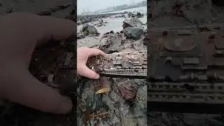 Abandoned Ship found #Mudlarking the Thames #metaldetecting #beachcombing #river #london #treasure