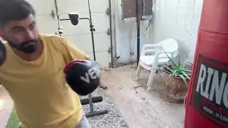 Free boxing lessons ,First 2 minutes of a 13 minute session of heavy bag training.