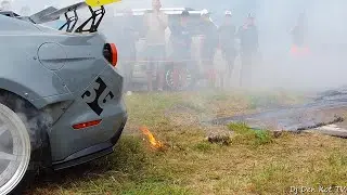 Mustang burnout (The grass catches fire)