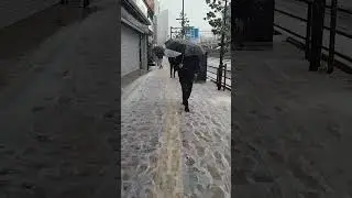 walking through the streets of Tokyo during heavy snowfall. #weather #snow #tokyo #dailyvlog #japan