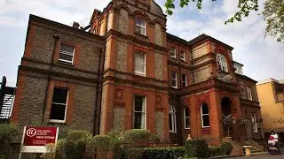 #Review Palmers Lodge: Swiss Cottage