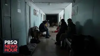 Hundreds of thousands of Ukrainians remain trapped in Mariupol amid Russian siege