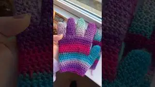 I would NOT recommend Loops & Threads facets for crocheted gloves 😭 but they still came out cute!