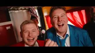 De Feestcommissie ft. MC Bossong - De Partybus - Offici&euml;le Videoclip
