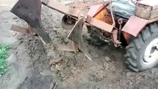 Двухкорпусный плуг на мототрактор. Пахота 2018 г.