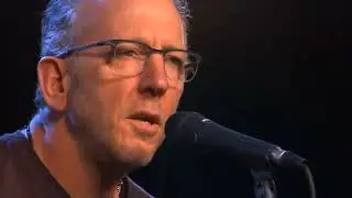 Darden Smith performs 