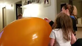 kids with big balloon