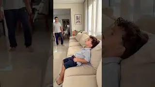 Quando o Filho Imita o Papai Chegando do Trabalho e Acerta Tudo 😂👨‍👦