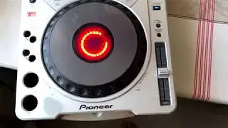 CDJ-800MK2 со встроенным аккумулятором и динамиком. Игрушка для моего сынишки))