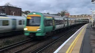 S5 E11: Trains at Forest Hill (evening), November 2022.