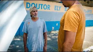 Un desconocido lo salvó… pero solo lo descubrió DESPUÉS.