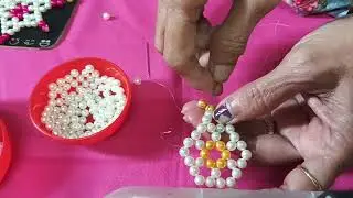 मोत्यांची बनवलेली रांगोळी 