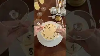 Last Minute New Year&rsquo;s Cake! 🎂🥂#newyear #cake