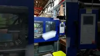 Robots for Injection Molding Machine in the application of Storage box