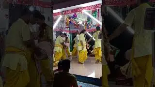 কৃষ্ণভক্ত সম্প্রদায় যে ভাইরাল সুর বিখ্যাত। ভিডিওটি সম্পূর্ণ দেখুন এবং উপভোগ করুন। #কীর্তন 