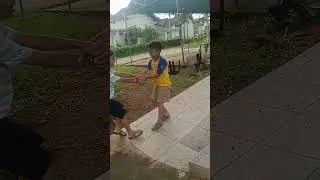 Djani rusuhin mas mas nya lagi main