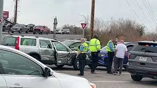 3-vehicle collision on Red Hills Parkway injures 2 people