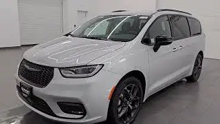 2026 Chrysler Pacifica Select Silver Mist Clearcoat New. walk around for sale in Fond Du Lac, Wiscon