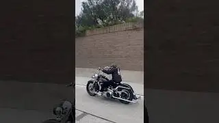 Custom Harley Davidson Deluxe #harleydavidson #fishtail #custom #black #pearl #harley #losangeles