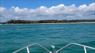 Smashing the Noosa Bar in a Clark Aluminium Boat (Return trip)