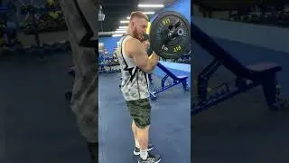Подъём EZ штанги на бицепс стоя