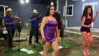Vamos abriendo el paraguas porque casi se viene la lluvia con tremendo sabor a Atardecer
