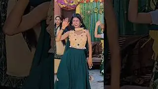 Bride Sister Viral Mehndi Dance 😍 |Abhi To Banno Nachegi  #mehndidance #viraldance