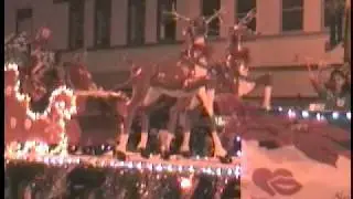 4 Exclusive: Girl Fight Breaks Out During Christmas Parade