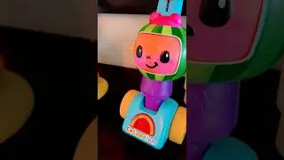 feeling clean#cleaning #vacuumcleaner#cocomelon#toys