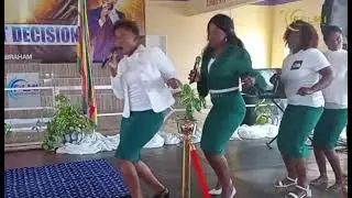 Singing hosana