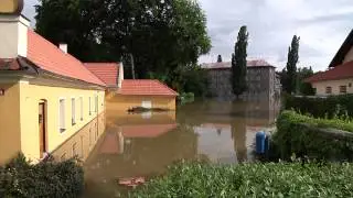 TV KRALUPY  Voda stále klesá a začínají se realizovat plány obnovy města