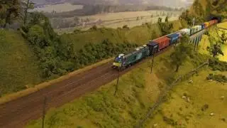 BACHMANN CLASS 70 PASSES DAPOL CLASS 68 68002 INTREPID