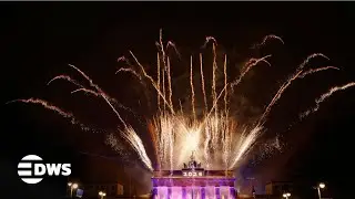 SPECTACULAR: Crowds Celebrate the New Year with a Dazzling Fireworks Show at Brandenburg Gate | AQ1N