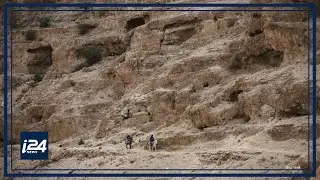 Exploring excavations in the Judean Desert