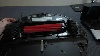 How To Remove & Replace Main Rotating Brush On Roborock S8