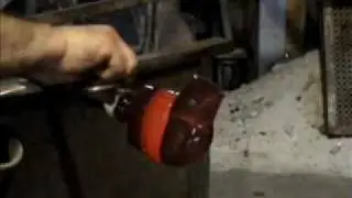 Adi Holzer - Glasskulptur fremstilles i Murano - 1